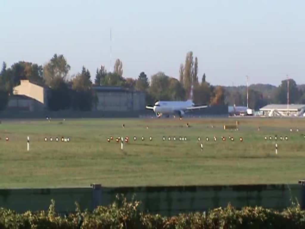 Swiss A 321-111 HB-IOC beim Start in Berlin-Tegel am 19.10.2014