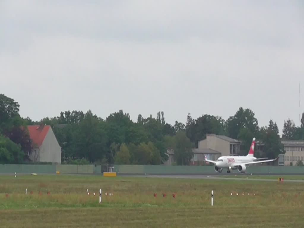 Swiss, Airbus A 220-100, HB-JBH, TXL, 04.08.2019