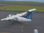 DHC-8-200 CS-TRC der SATA Air Azores rollt am 18.07.2024 auf dem Flughafen Horta (Azoren) zum Start.