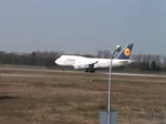 Pilotentraining: Start der Lufthansa-Boeing 747-430 D-ABVC  Baden-Württemberg  auf dem Flughafen Karlsruhe/Baden-Baden am 8. März 2011.