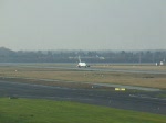 Start einer Lufthansa Boeing 737-200 in Düsseldorf am 27.12.2008.