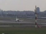 Start einer Boeing 737-300 der Norwegian Air Shuttle in Hamburg Fuhlsbüttel am 01.04.09
