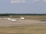 Turkish Airlines B 737-8F2 TC-JHF bei der Ankunft auf dem Flughafen Berlin-Tegel am 30.08.2009 bei ziemlich bigem Wind