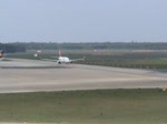 Ankunft der Turkish Airlines B 737-8F2 TC-JFN auf dem Flughafen Berlin-Tegel am 01.05.2010