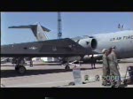 US Air Force Lockheed F 117A   Nighthawk  mit  US Air Force Boeing C-17A Globemaster III 96-0006   The Spirit of Berlin   auf der ILA 2000 in Berlin-Schnefeld,Digitalisierung einer Video 8 Aufnahme