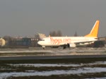Pegasus Airlines B 737-82R TC-AAU beim Start in Berlin-Tegel am 08.01.2011