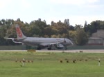 Niki ERJ-190-100LR OE-IHA beim Start in Berlin-Tegel am 28.09.2013