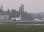Niki ERJ-190-100LR OE-IHB beim Start in Berlin-Tegel am 26.10.2014