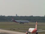 Die Fluggste in diesem Airbus A330 der Fluggesellschaft Air Berlin freuen sich schon auf ihren Urlaub. Gleich hebt er ab und ist auf dem Weg nach Luxor.