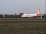 Air Berlin B 737-86J D-ABKG beim Start in Berlin-Tegel am Morgen des 27.02.2010