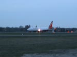 Air Berlin B 737-86J(WL) D-ABBB beim Start in Berlin-Tegel am frhen Morgen des 02.04.2010