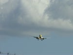 Starker Scherwind zwang den Piloten zum durchstarten beim Landeanflug auf der Landebahn 15 am Airport HAM. 16.05.2010