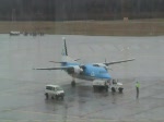 KLM Fokker 50 PH-LXP beim Anlassen der Triebwerke und Rollen auf dem Flughafen Kln-Bonn am 10.03.2009