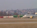 Nachdem die D-ATUE, die TUIfly-Boeing 737-800 DB Air One in Stuttgart am 12.02.11 um 16.00 Uhr auf dem Runway 07 gelandet ist, rollte sie auf eine der zahlreichen Langzeit-Parkpositionen.