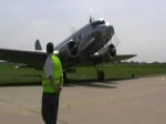 Eine Douglas DC-2 beim warten auf den Start beim Flugtag in Bremen am 10.05.09