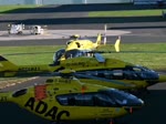 EC 135P-2, D-HPMM des ADAC, Christoph 28 hovert und setzt vor der ADAC-Werft in Bonn-Hangelar ab - 18.11.2020