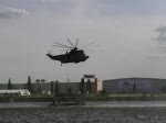 Ein Westland Sea King bei einer Darbietung beim 820 Hamburger Hafengeburtstag am 09.05.09