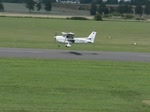C 172 Landung bei starkem Gegenwind in EDKB -  ewiger  Schwebeflug bis zum Aufsetzen.