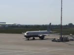 Blue Wings A 320-232 D-ANNI auf dem Weg zum Start in Berlin-Schnefeld am 17.05.2009