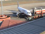 Air Berlin A 320-214 D-ABDI beim Pushback und Anlassen der Triebwerke auf denm Flughafen Berlin-Tegel am 31.10.2009