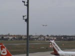 Landung des Qatar Airways A 320-232 A7-ADB am 27.02.2010 auf dem Flughafen Berlin-Tegel