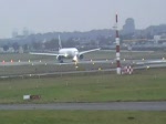 Start einer Boeing 777 der Emirates in Hamburg Fuhlsbüttel.