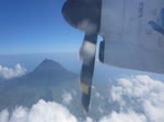Vorbeiflug an der Azoren-Insel Pico in der DHC-8 400 CS-TRG der SATA Air Azores am 29.07.2023