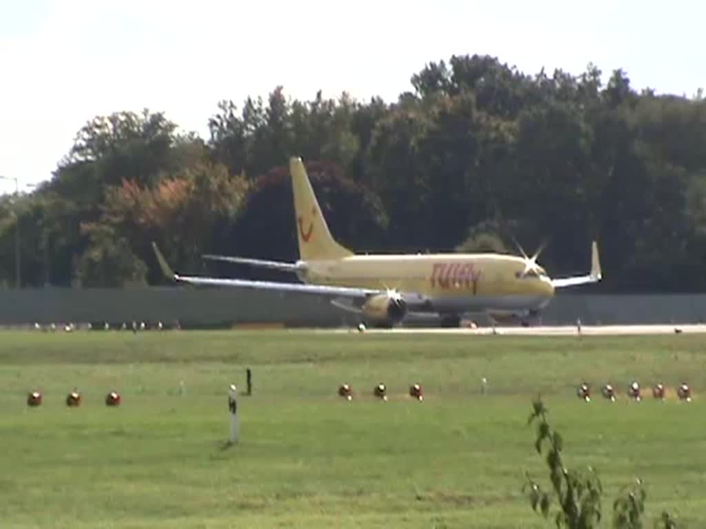 Tuifly B 737-8K5 D-ATUI beim Start in Berlin-Tegel am 28.09.2013