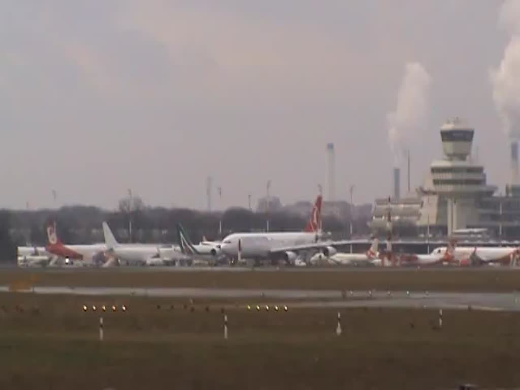 Turkish Airlines A 340-313X TC-JIH beim Start in Berlin-Tegel am 05.02.2016