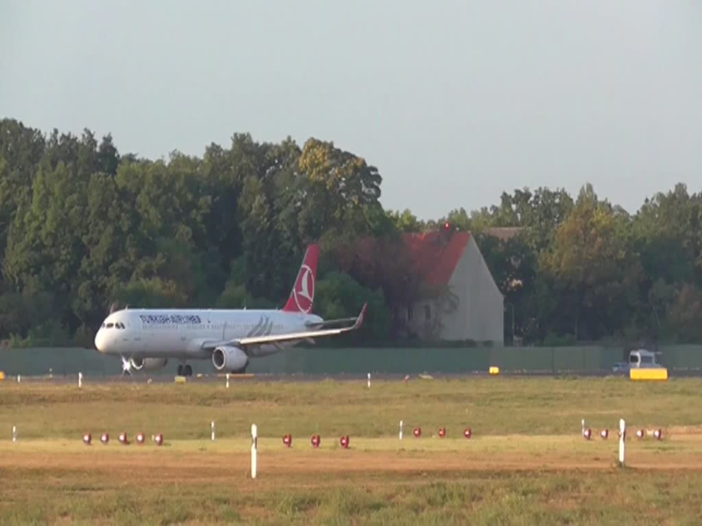 Turkish Airlines, Airbus A 321-231 TC-JTD, TXL, 01.09.2018