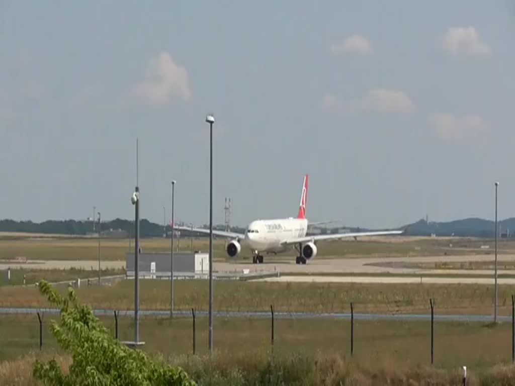 Turkish Airlines, Airbus A 330-303, TC-JNS, BER, 11.07.2021