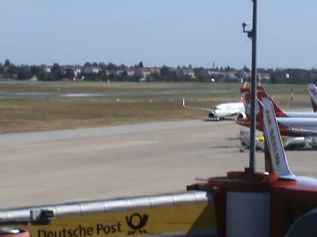 Turkish Airlines B 737-8F2 TC-JFG bei der Ankunft auf dem Flughafen Berlin-Tegel am 24.08.2009