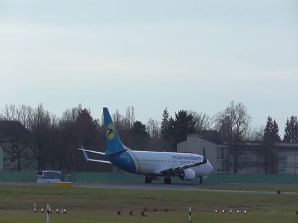 Ukraine International, Boeing B 737-8HX, UR-PSD, TXL, 10.12.2017