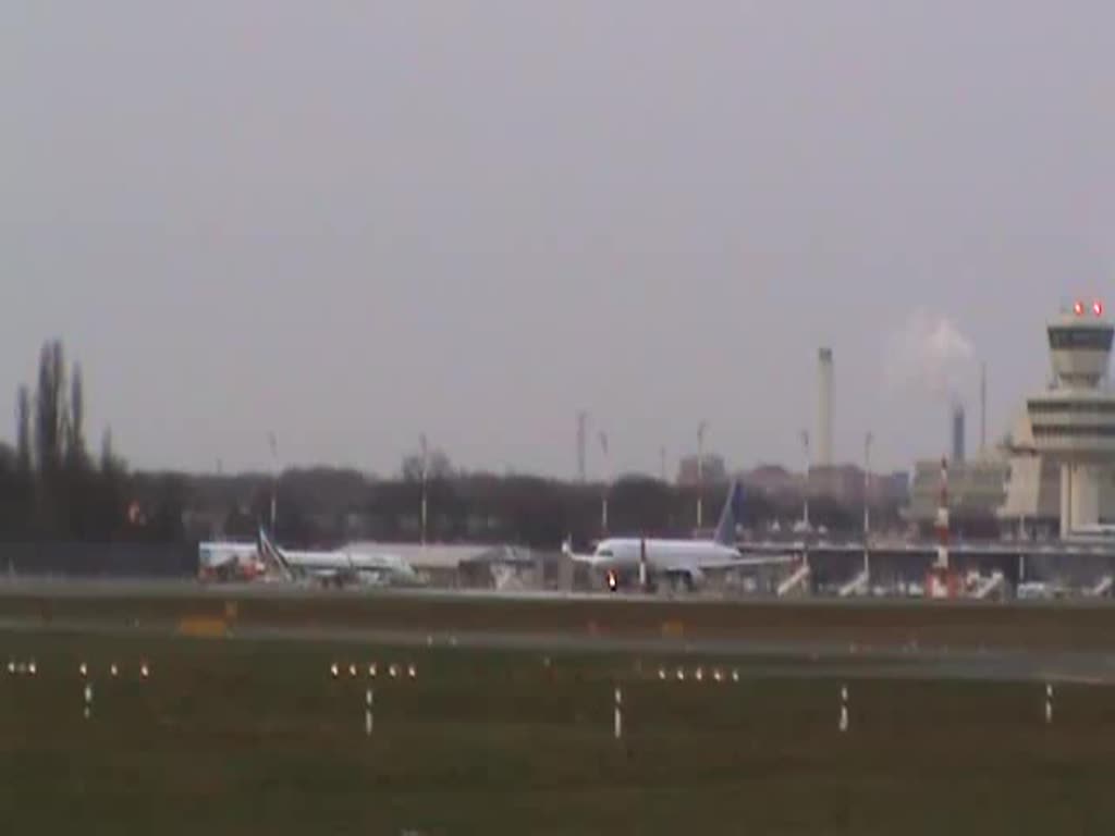 United Airlines B 757-224 N17104 beim Start in Berlin-Tegel am 03.01.2015