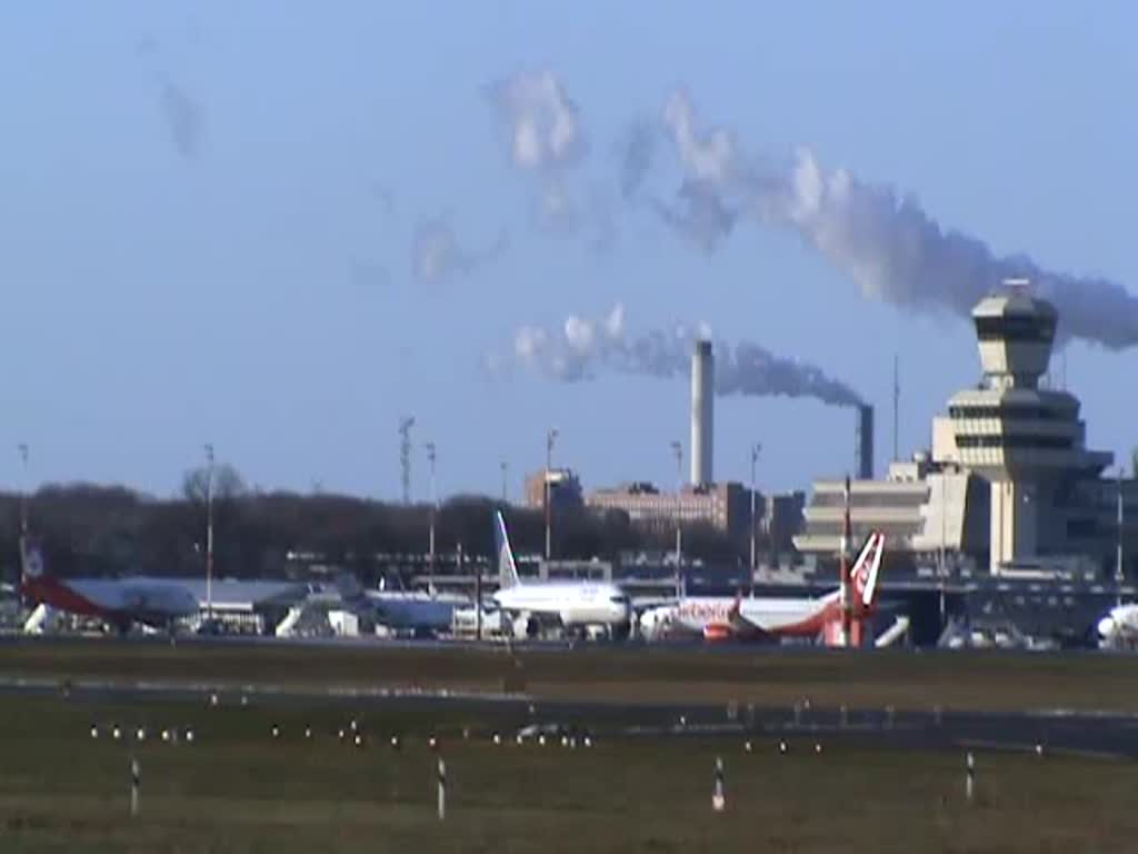 United Airlines B 757-224 N19141 beim Start in Berlin-Tegel am 08.02.2015