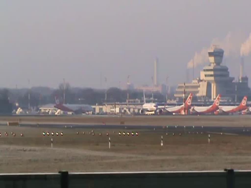 United Airlines B 757-224 N26123 beim Start in Berlin-Tegel am 18.01.2015