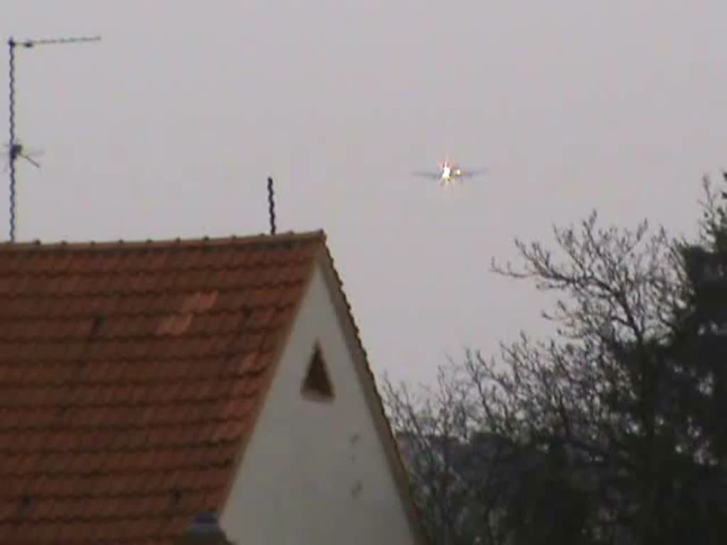 United Airlines B 757-224 N34137 am 02.04.201 auf dem Flughafen Berlin-Tegel