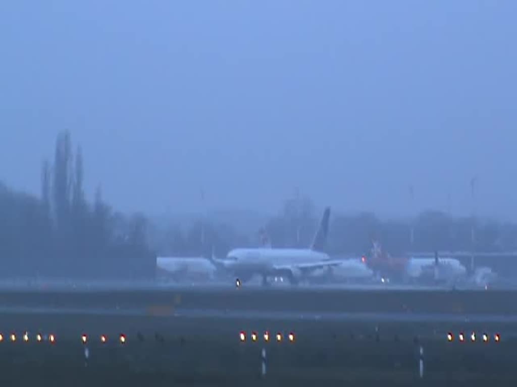 United Airlines B 757-224 N57111 beim Start in Berlin-Tegel am 14.12.2014