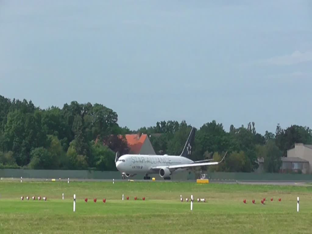 United  Airlines, Boeing B 767-322(ER), N653UA, TXL, 10.08.2019