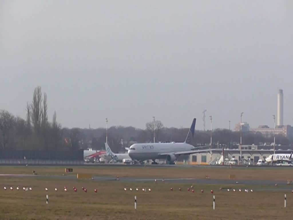 United Airlines, Boeing B 767-424(ER), N69059, Lufthansa, Airbus A 321-231, D-AISF  Lippstadt , TXL, 15.02.2020