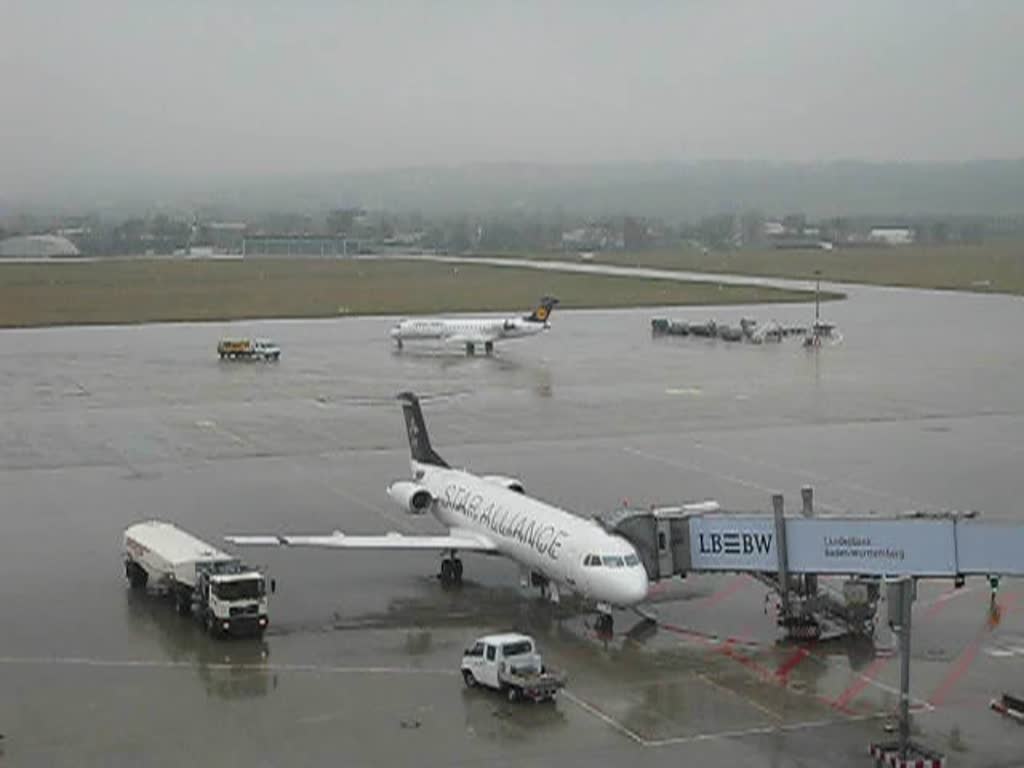 Zeitraffer des Flughafen Stuttgart am Morgen des 19. Mrz 2011, Turn-around-Time der Contact Air-Fokker F-100 D-AFKF.