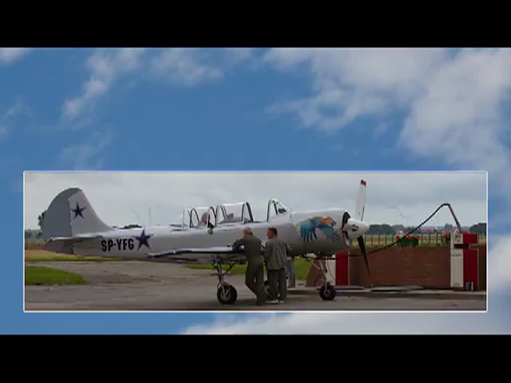 Zwei Yak's auf dem Flugplatzfest in Anklam. - 29.06.2013